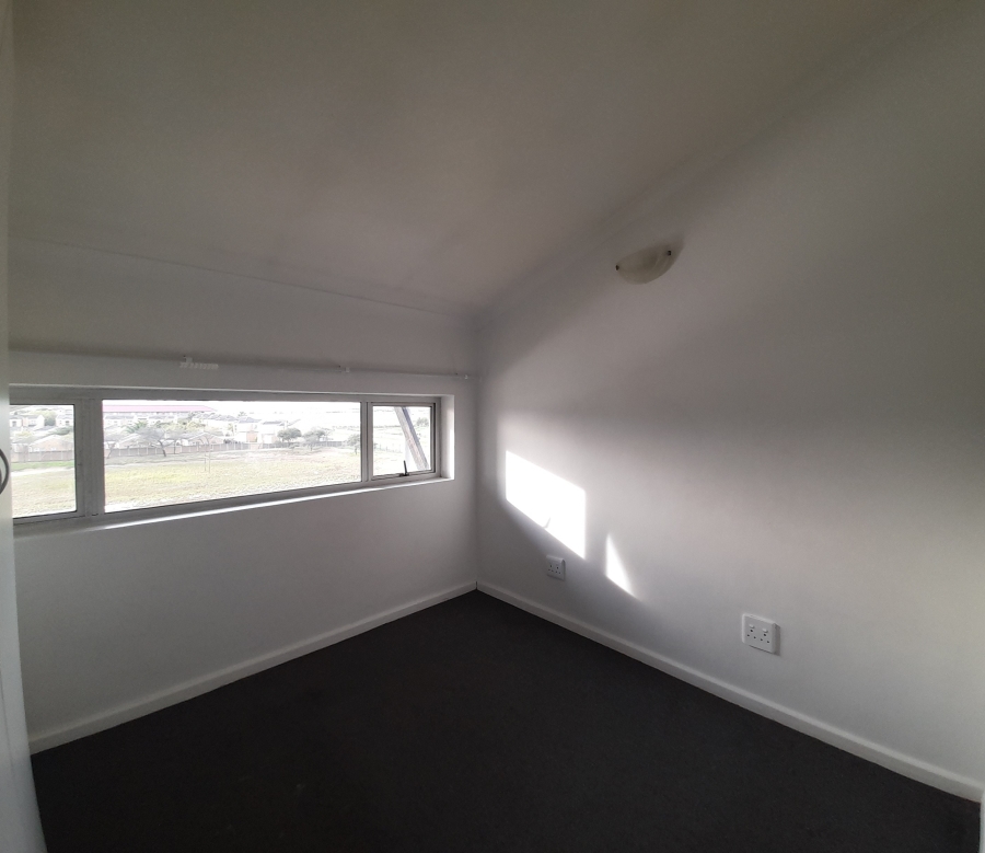 8 Bedroom Property for Sale in Uitzicht Western Cape